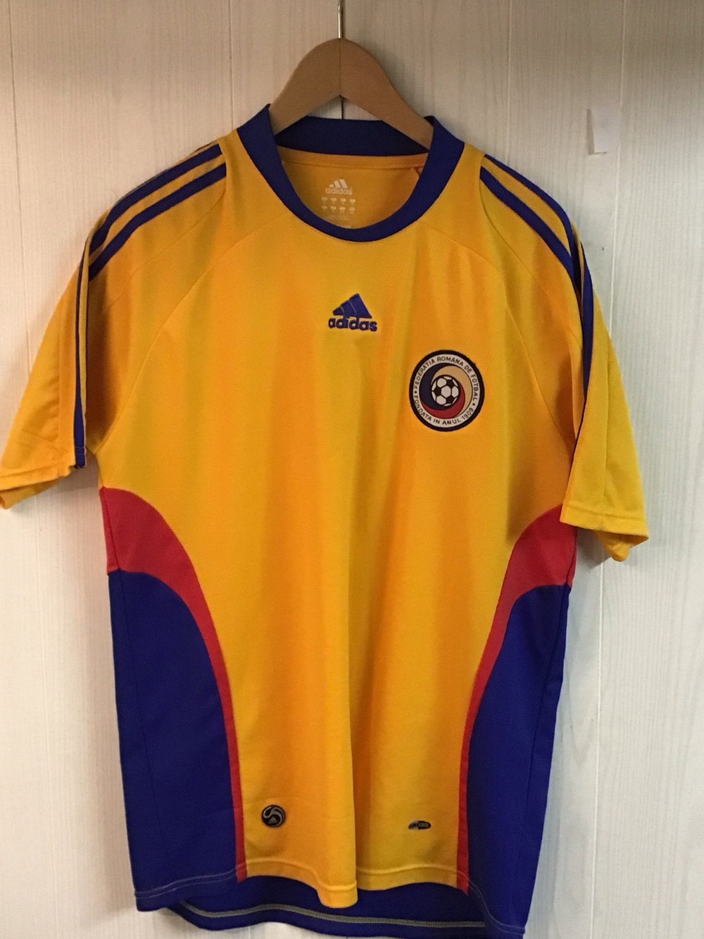 ♥️5/25$ adidas soccer shirt